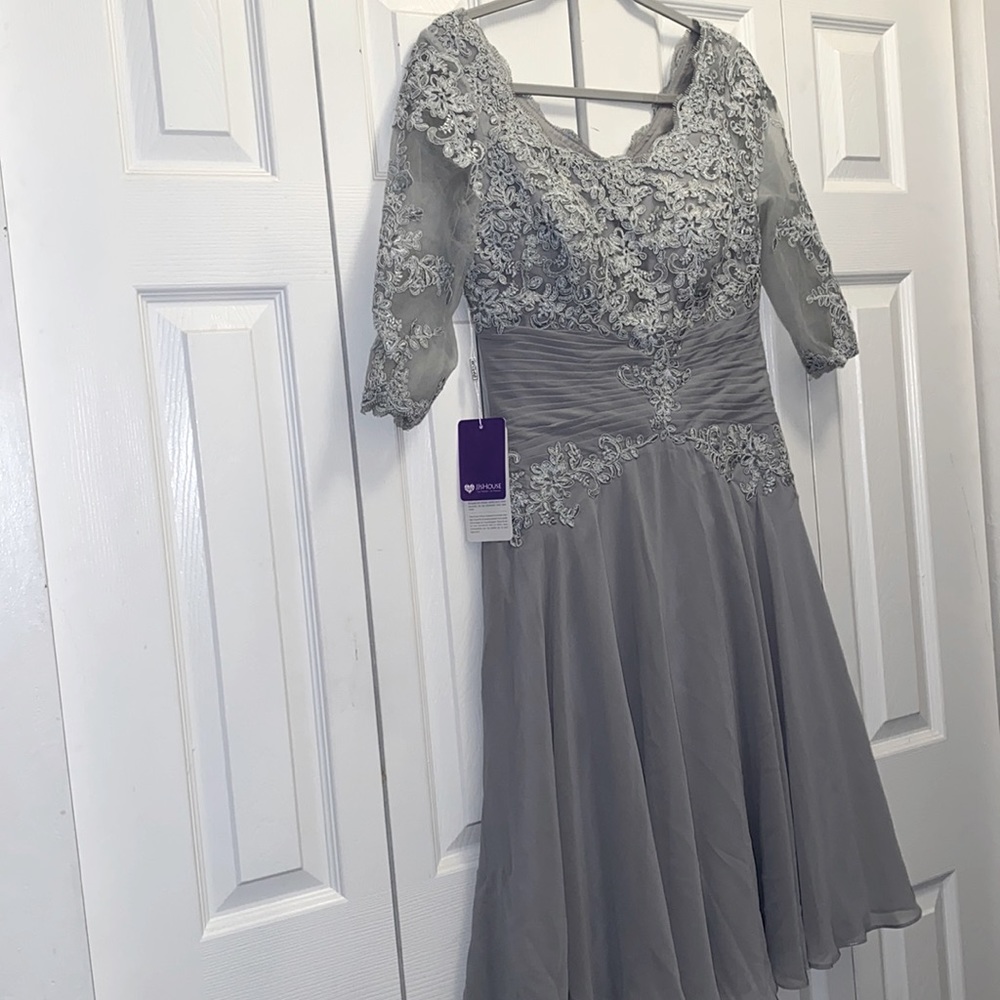 A-line Scoop Knee-Length Chiffon Lace With Pleats Mother of the Bride Dress - Picture 4 of 10